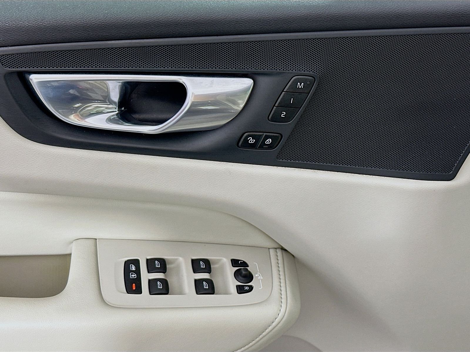Used 2023 Gray Volvo T8 Plus Dark Theme image 18