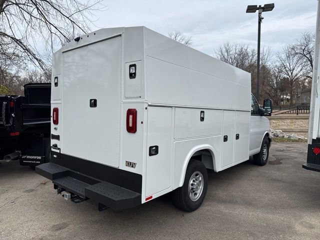 New 2025 Summit White Chevrolet 1WT image 4