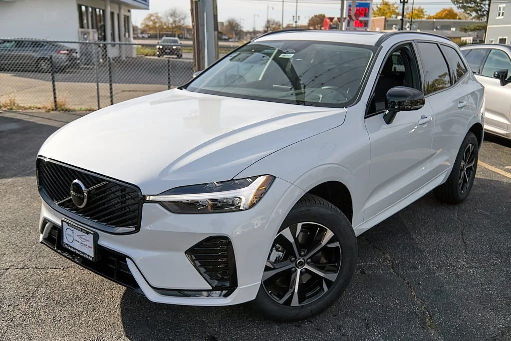 New 2026 Crystal White Volvo Core image 2