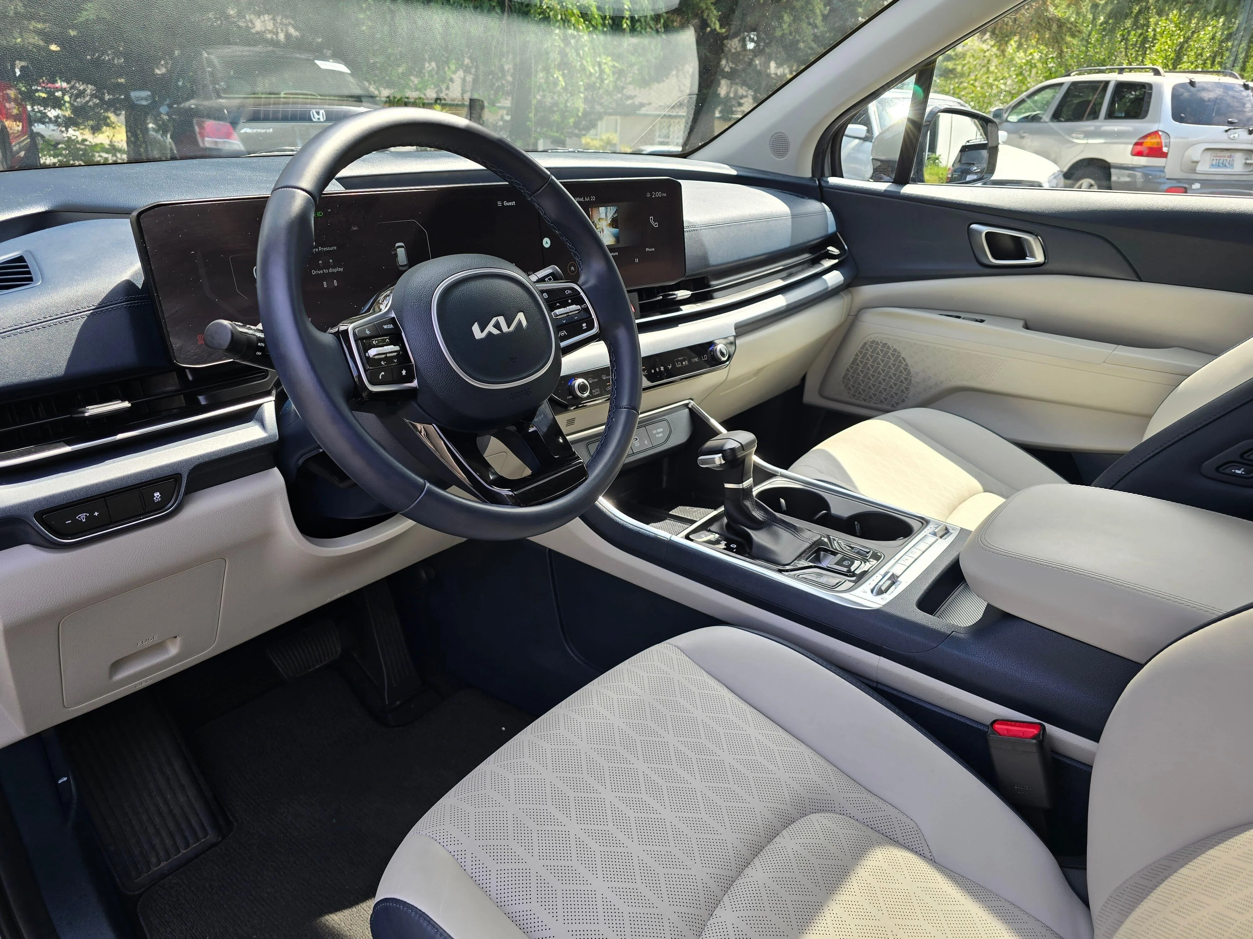 Used 2025 Ceramic White Kia SX image 10