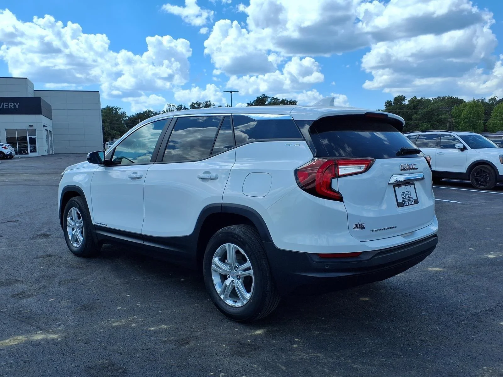 Used 2024 Summit White GMC SLE image 25