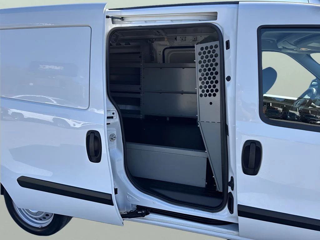 Used 2022 White Ram Base image 22