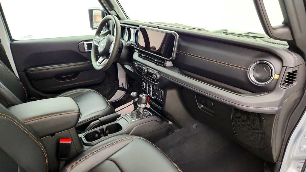 Used 2024 Silver Zynith Clearcoat Jeep Sahara 4x4 image 25