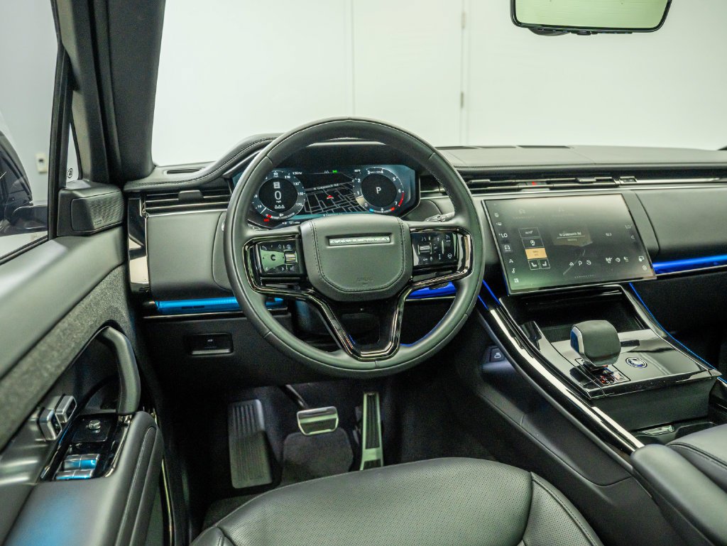 Used 2024 Black Land Rover Dynamic SE image 32