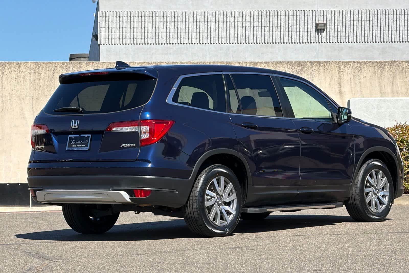 Used 2019 Obsidian Blue Pearl Honda EX-L image 2