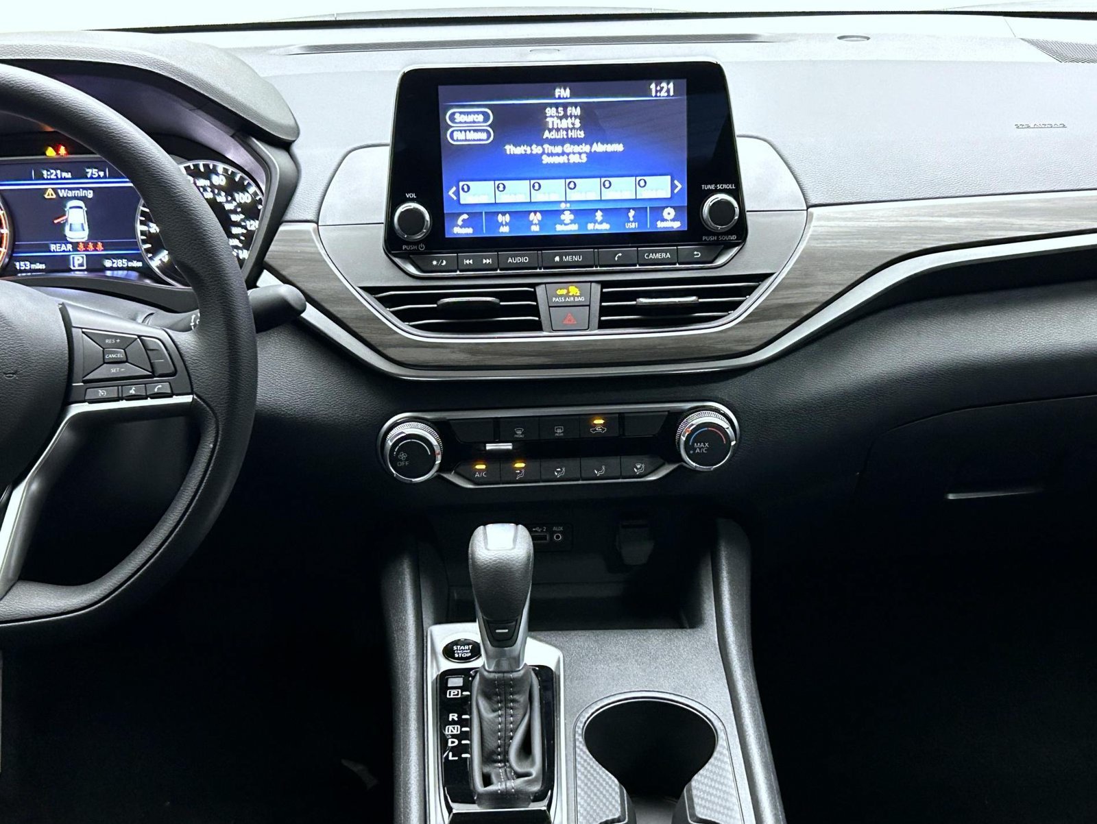 New 2026 Pearl White Nissan 2.5 SV image 14