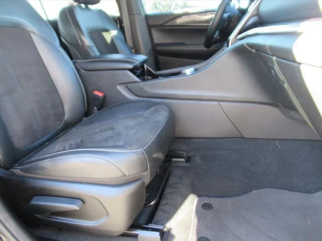Certified Used 2022 Black Jeep Altitude image 9