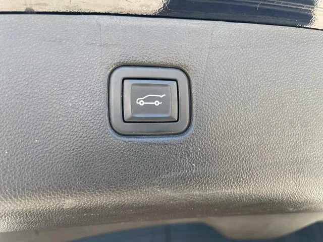 Used 2020 BLACK Chevrolet LT image 10