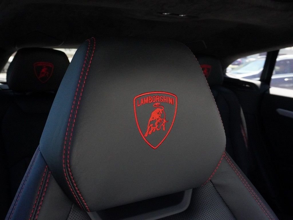 Used 2020 Black Lamborghini Base image 35