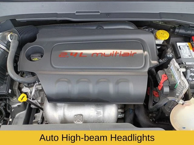 Used 2022 Silver Jeep Latitude image 23