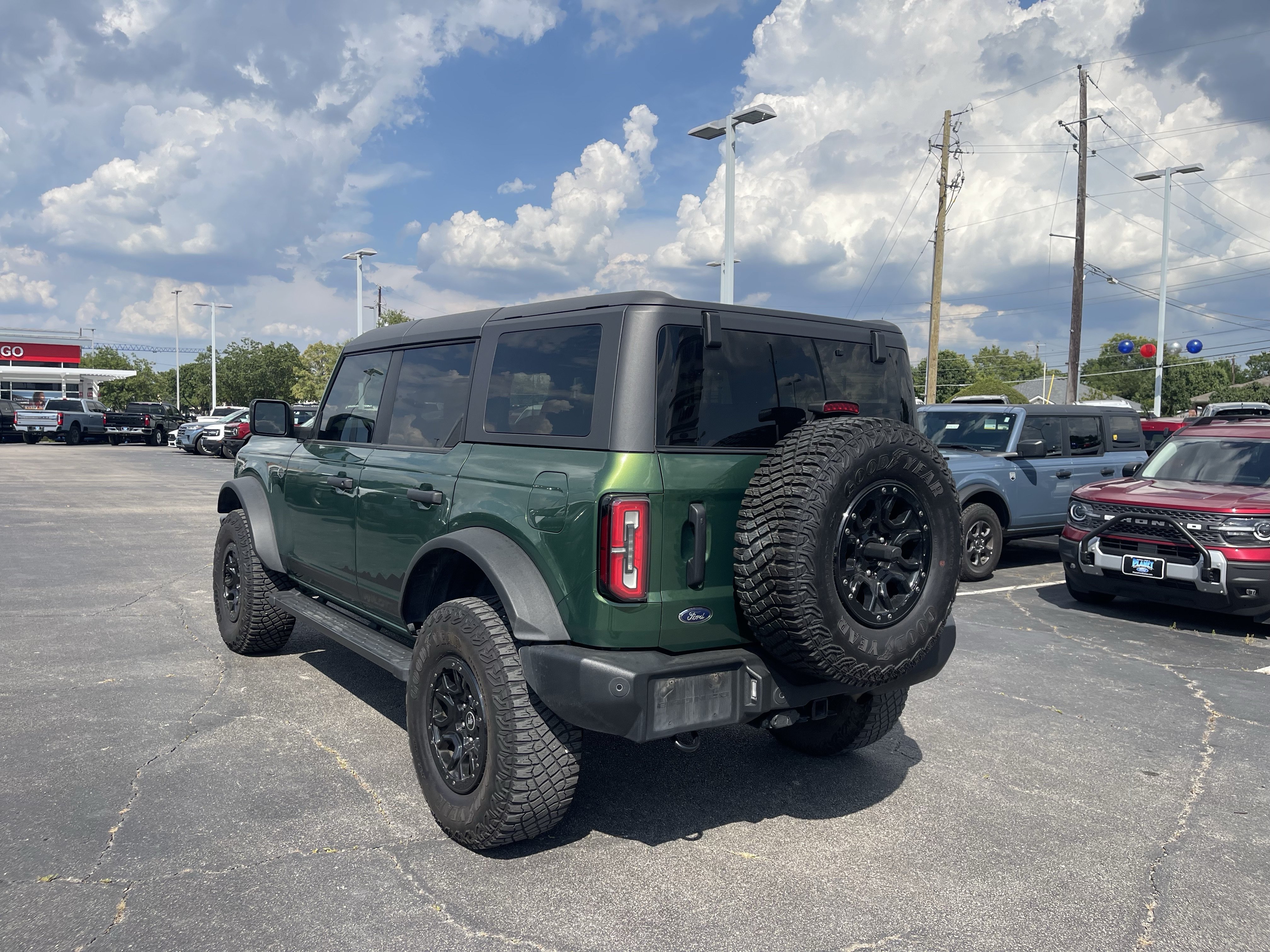 Used 2022 Green Metallic Ford Wildtrak image 4