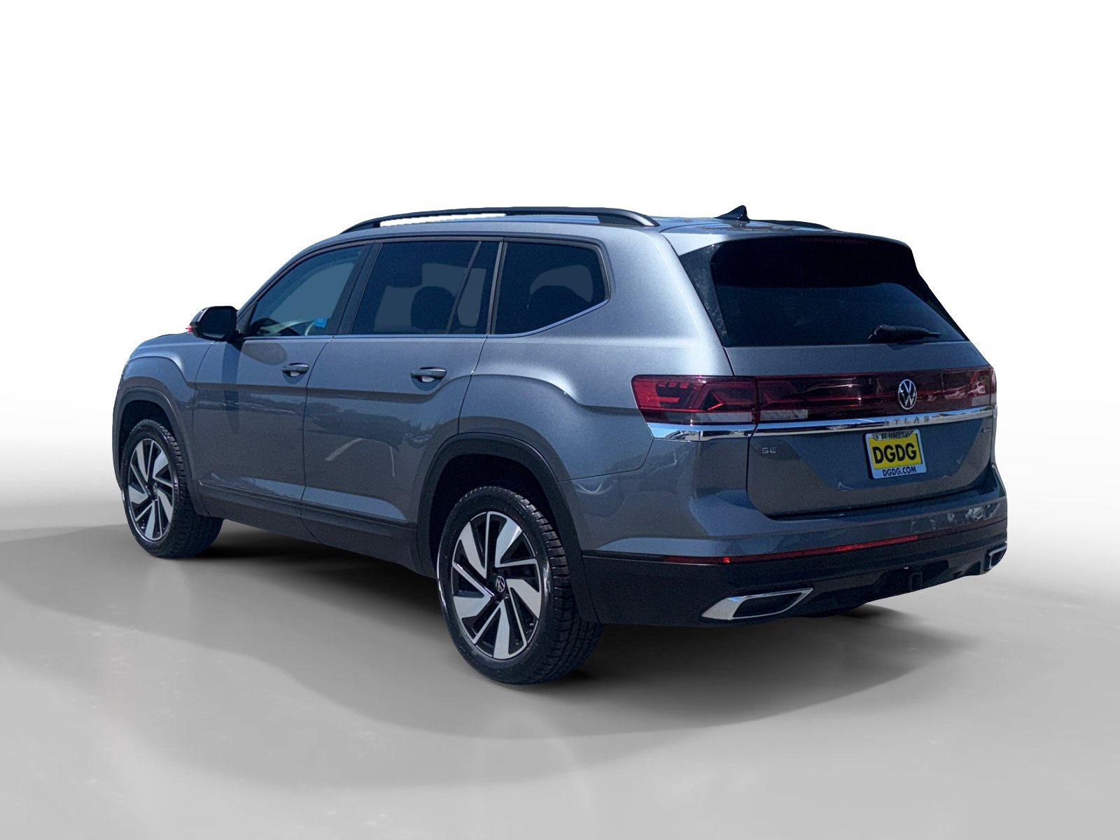 Used 2025 Platinum Gray Metallic Volkswagen 2.0T SE w/Technology image 3