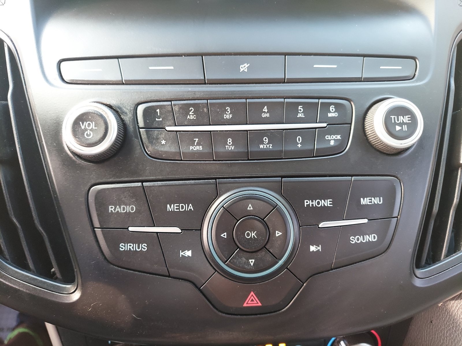 Used 2018 Oxford White Ford SE image 16