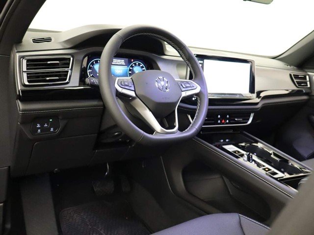 New 2026 Deep Black Pearl Volkswagen 2.0T SE W/TECHNOLOGY image 15