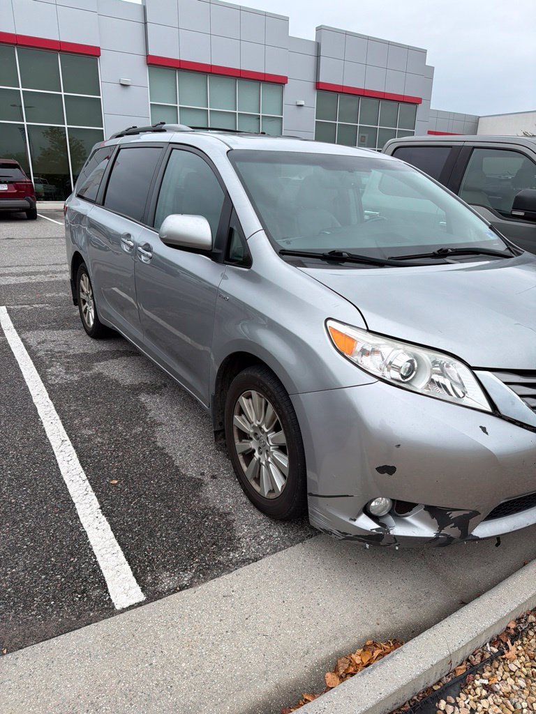 Used 2017 Silver Toyota XLE image 1