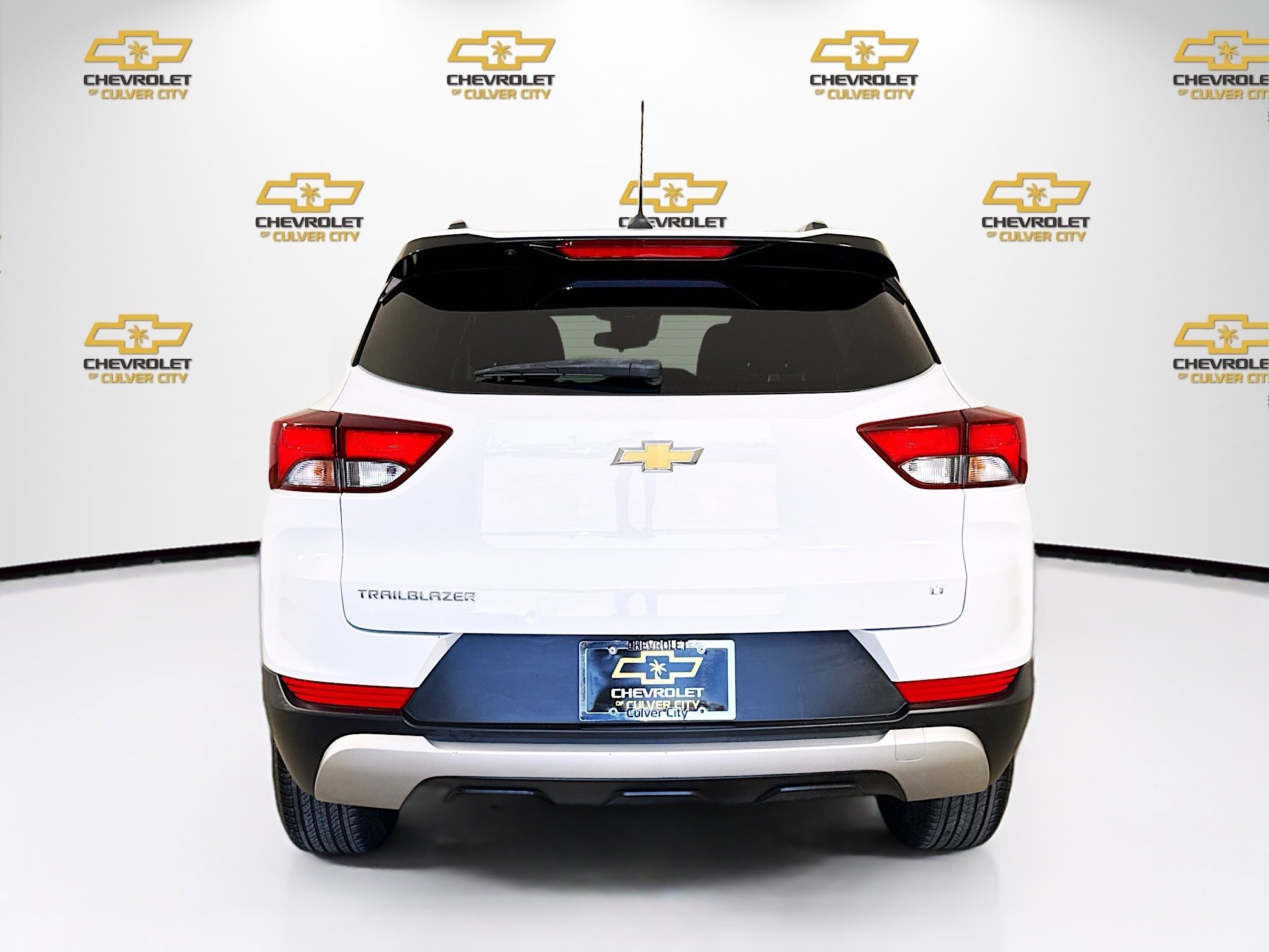 Used 2023 Summit White Chevrolet LT image 6
