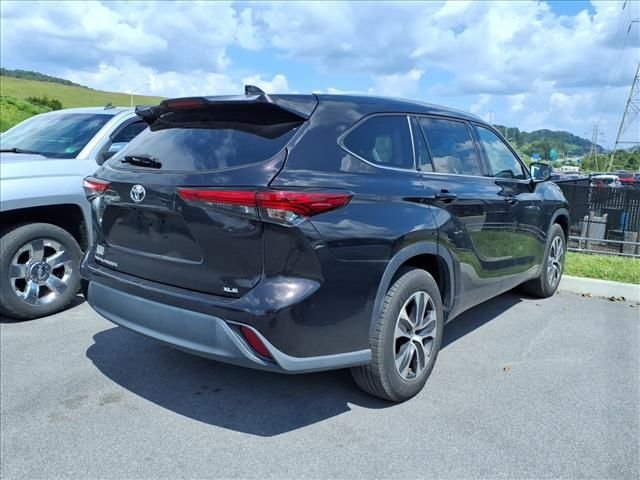Used 2022 Brown Toyota XLE image 8