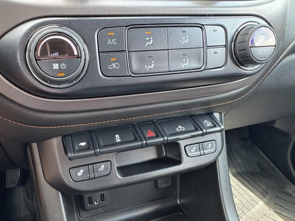 Used 2021 White GMC AT4 w/Cloth image 19