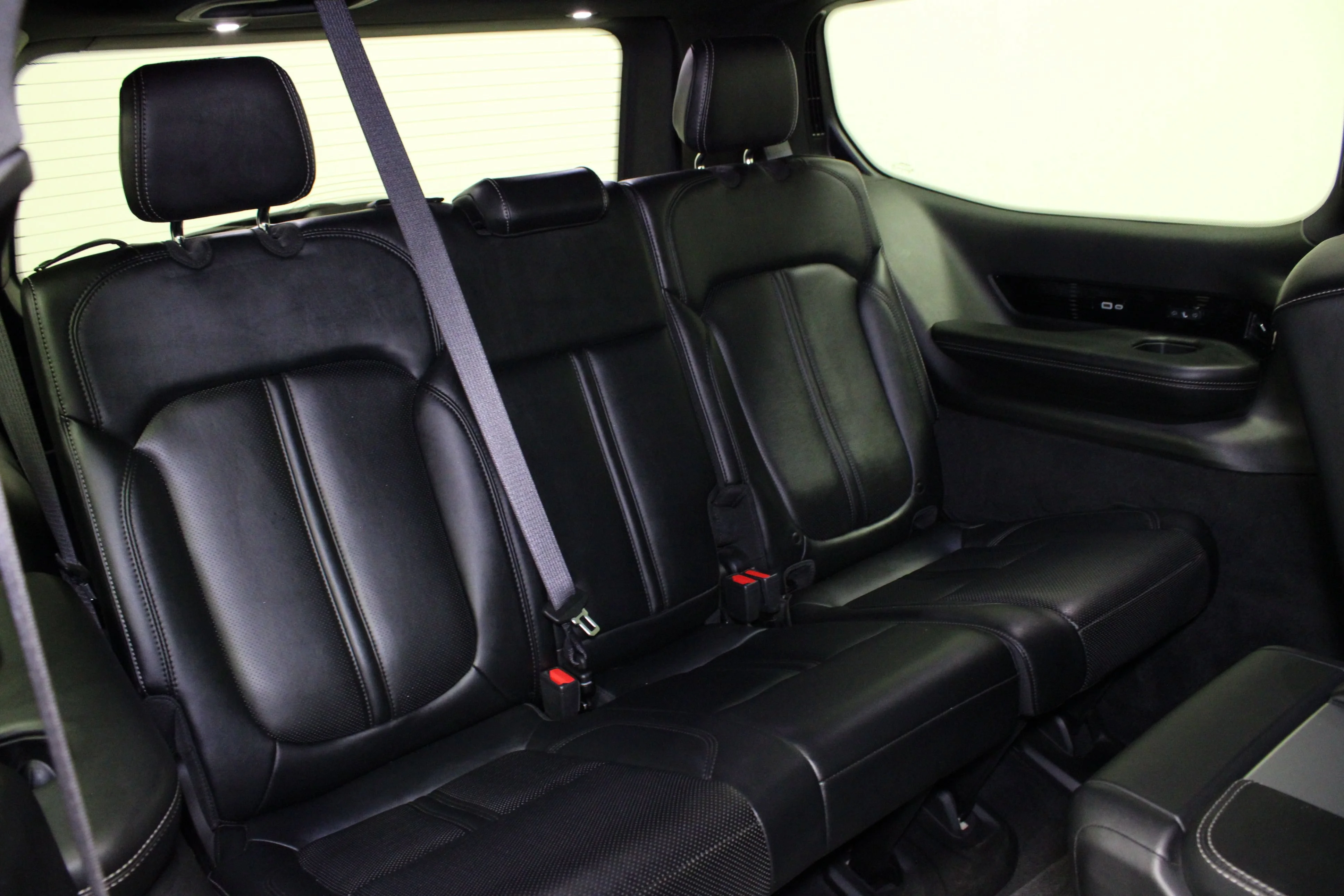 Used 2022 Diamond Black Crystal Pearlcoat Jeep Series I image 19
