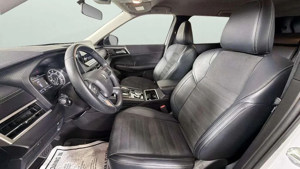 Used 2024 White Mitsubishi SE 2.5 2WD image 18