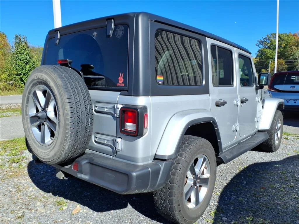 Used 2023 Silver Jeep Sahara image 5