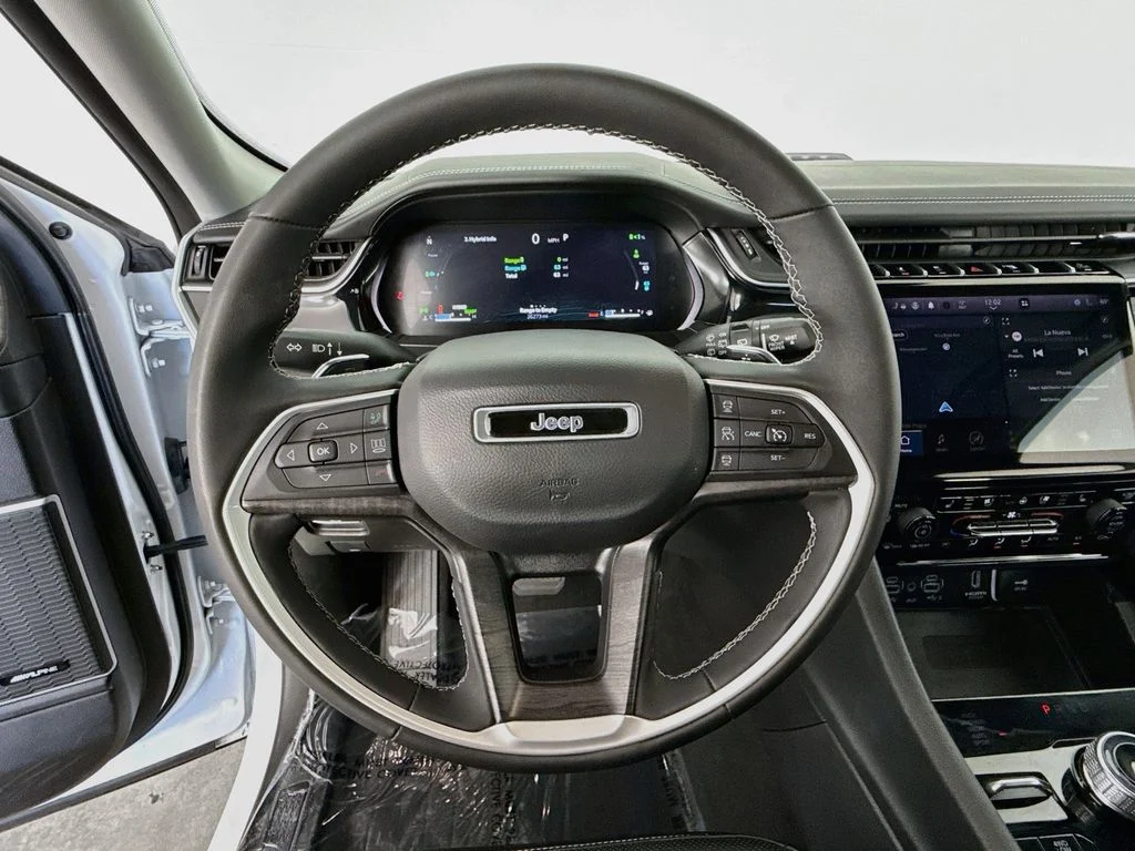 Used 2022 White Jeep 4xe image 11