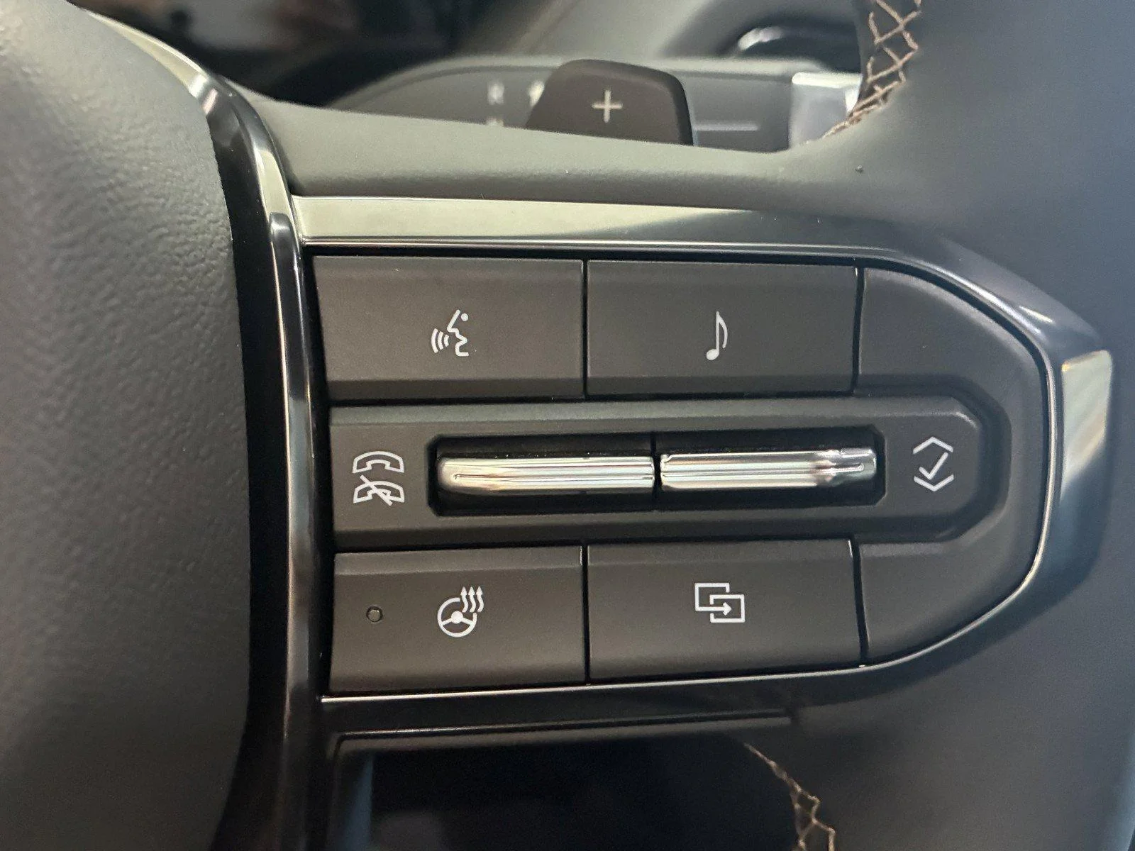 2026 GMC Yukon AT4 - Photo 25