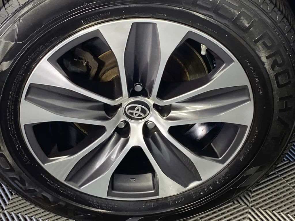 Used 2020 Blizzard Pearl Toyota XLE image 27
