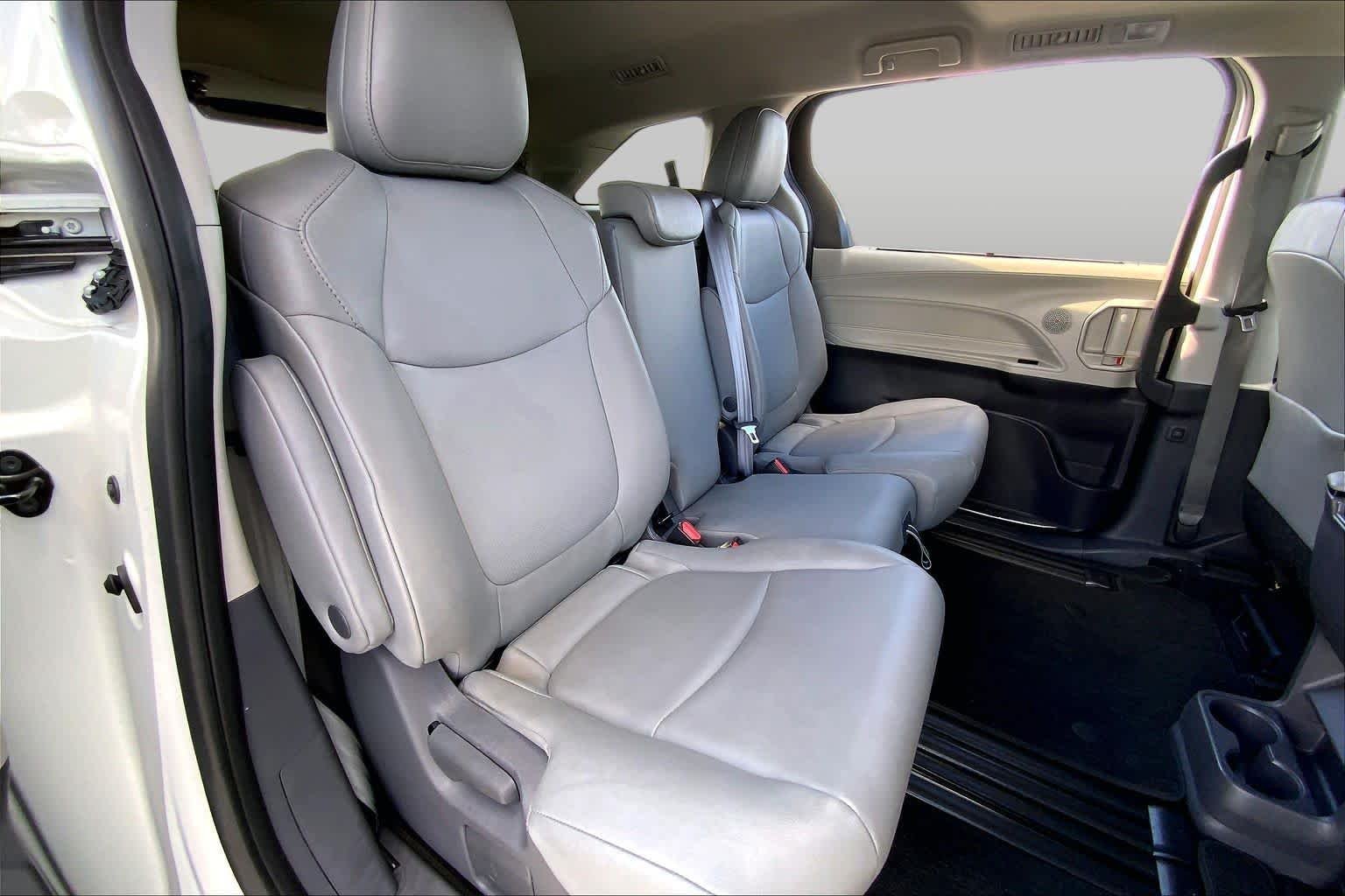 Used 2021 Blizzard Pearl Toyota XLE image 19