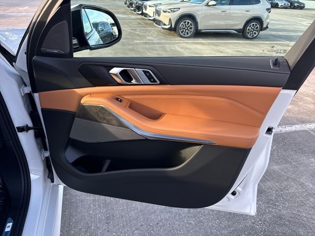 New 2026 Mineral White Metallic BMW sDrive40i image 8