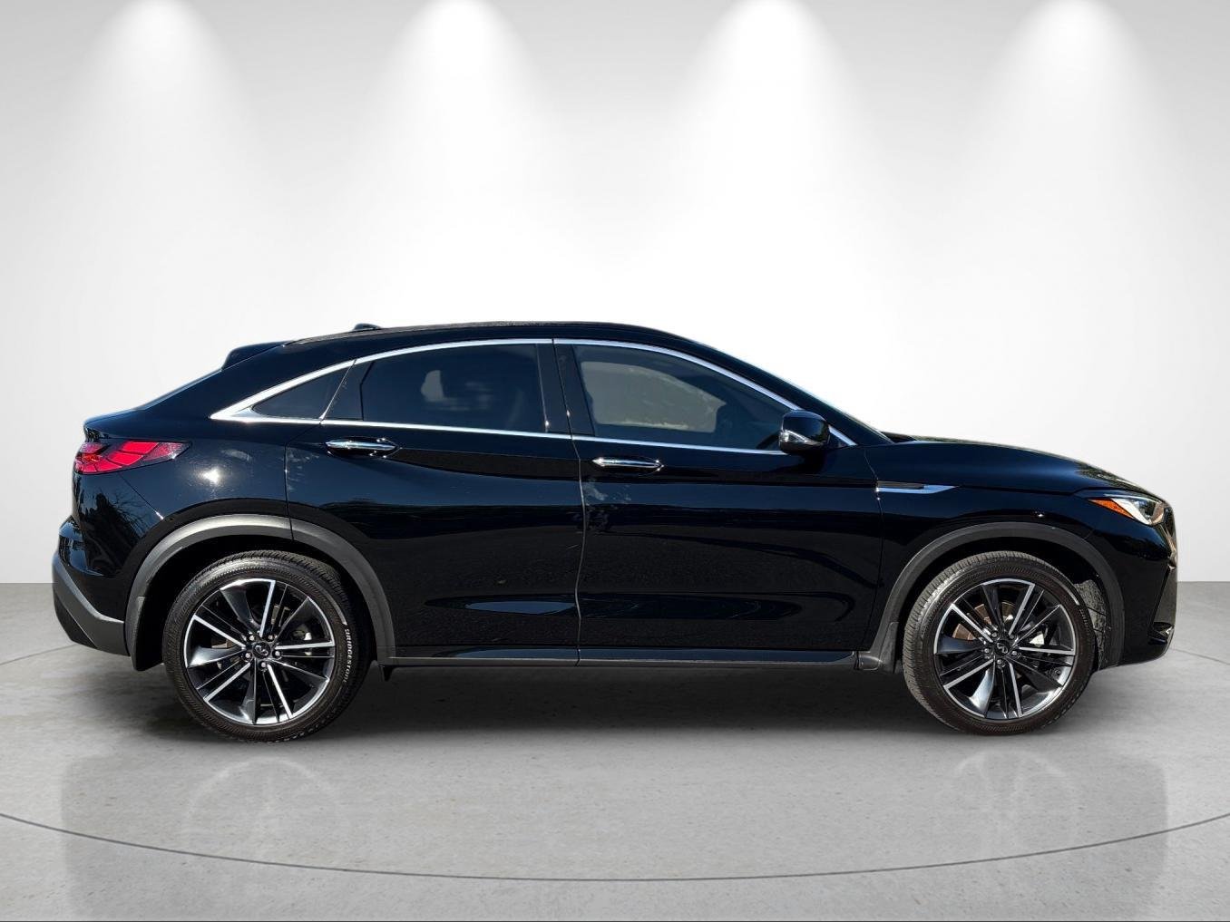Used 2023 Black Obsidian INFINITI LUXE image 6