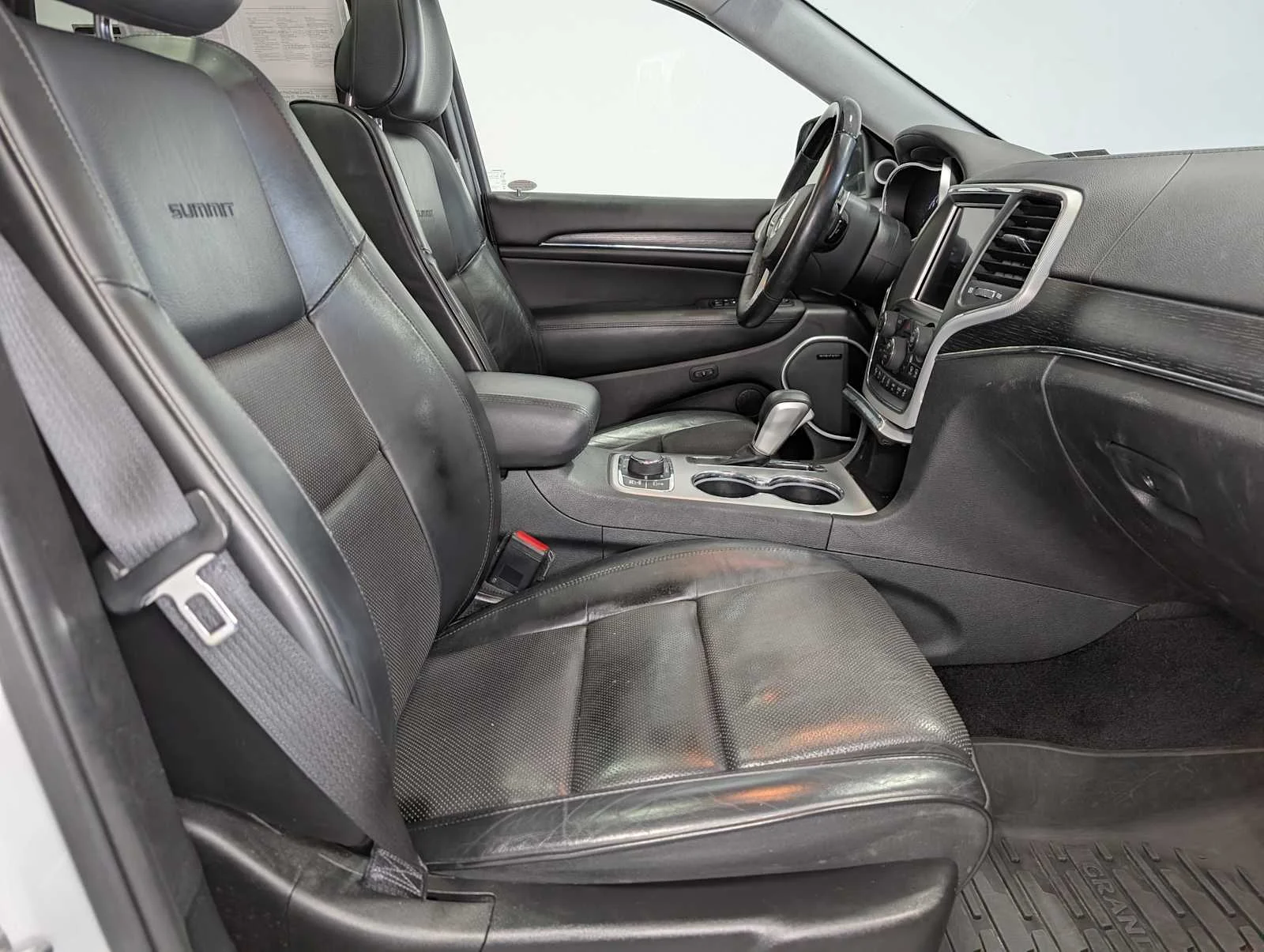 Used 2018 Ivory Tri-Coat Pearl Jeep Summit image 42