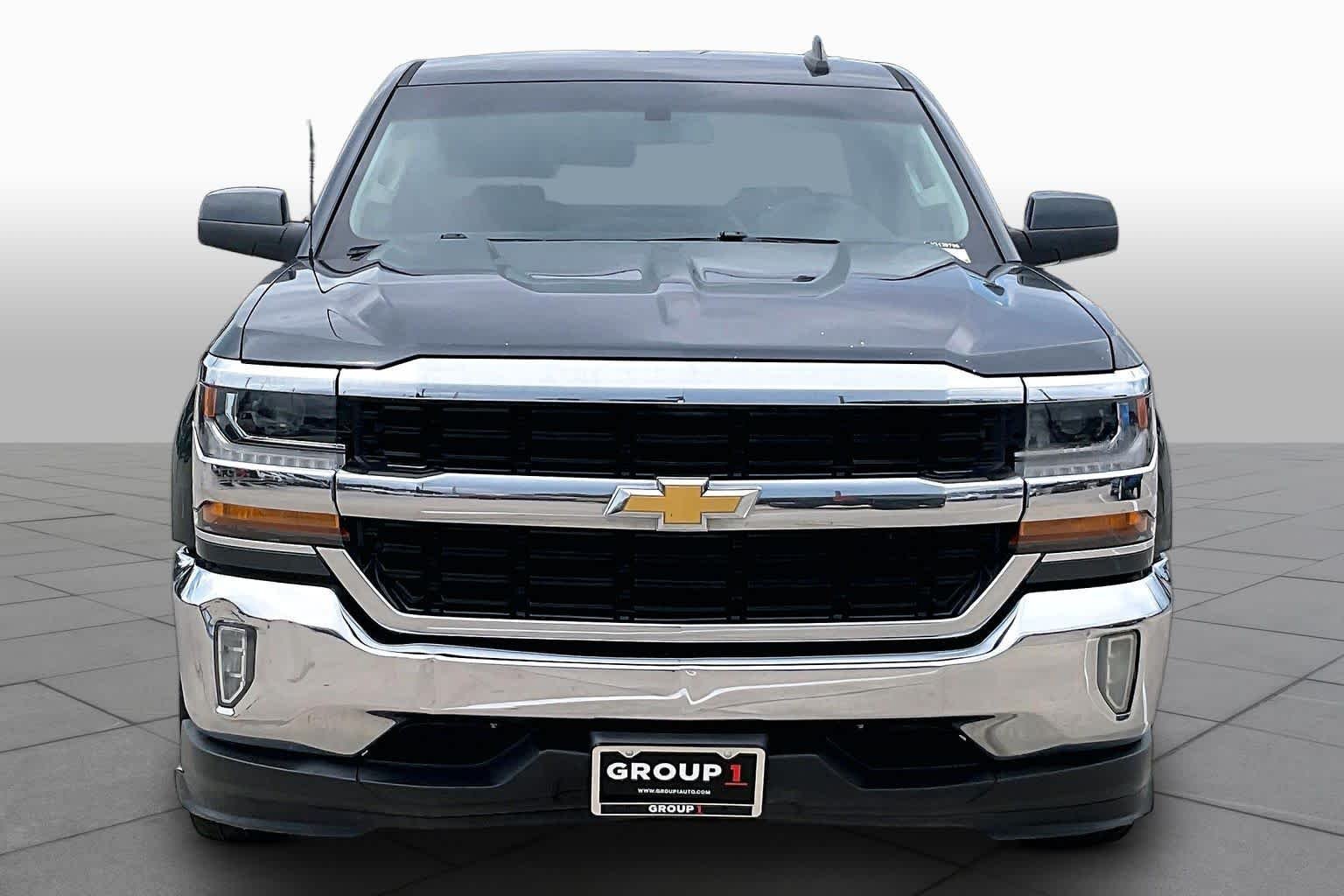 Used 2018 Graphite Metallic Chevrolet LT image 4