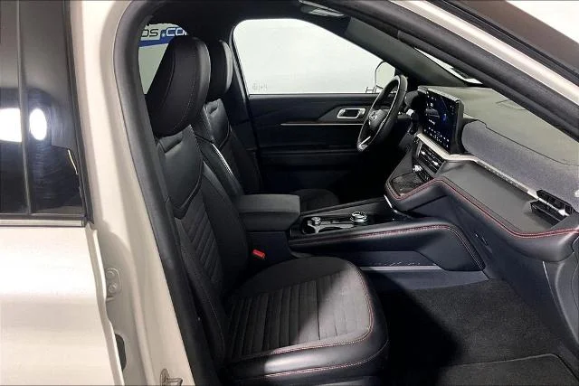 Used 2025 White Metallic Ford ST-Line image 33