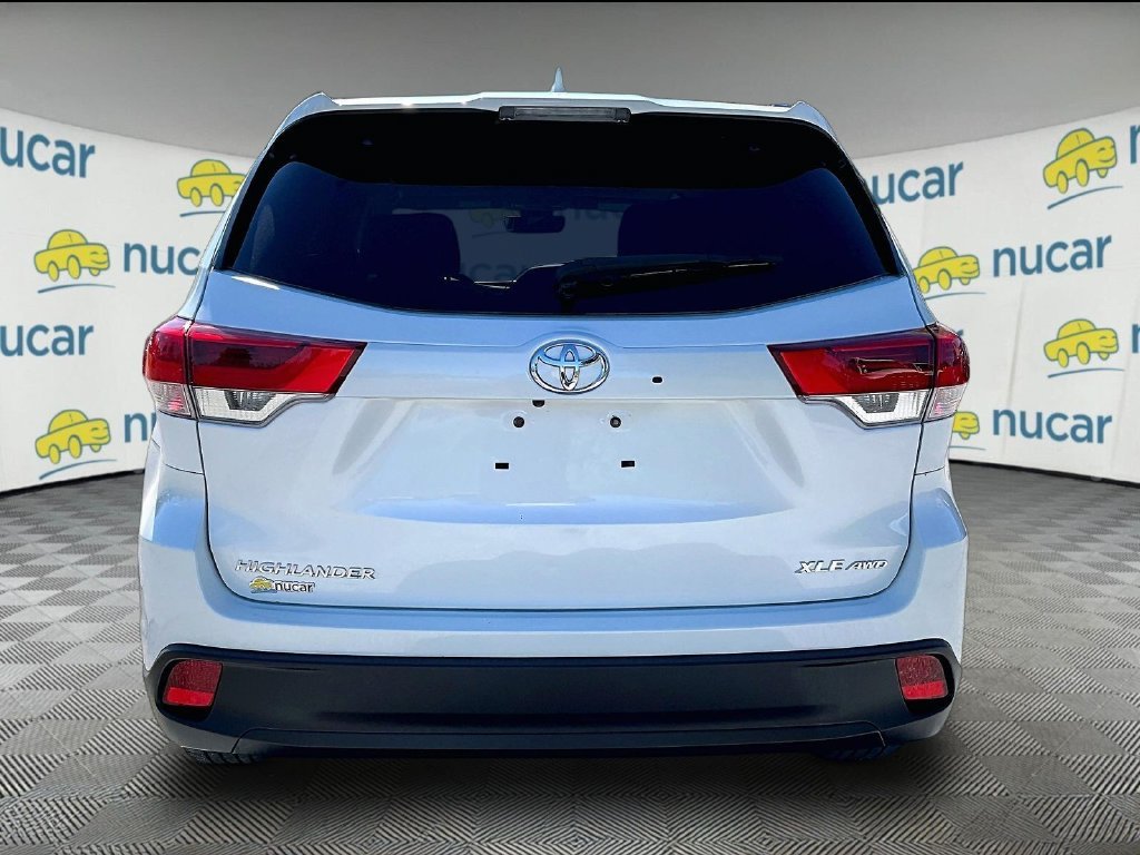 Used 2019 Blizzard Pearl Toyota XLE image 5