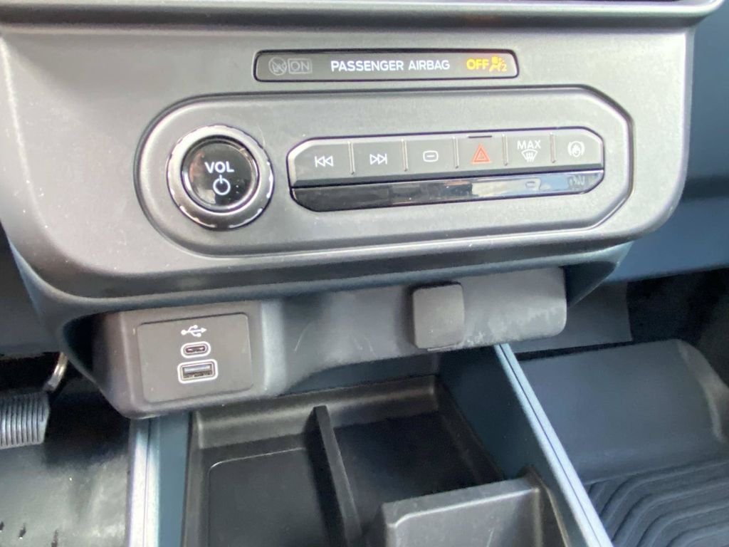 Used 2025 Space White Metallic Ford XL image 25
