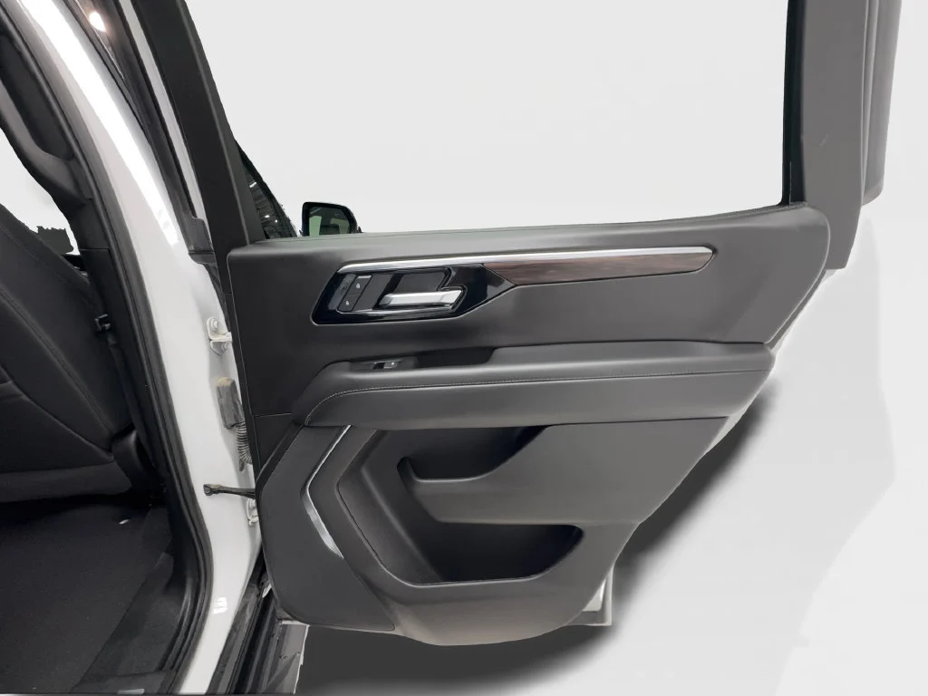 Used 2025 White Chevrolet LT image 39
