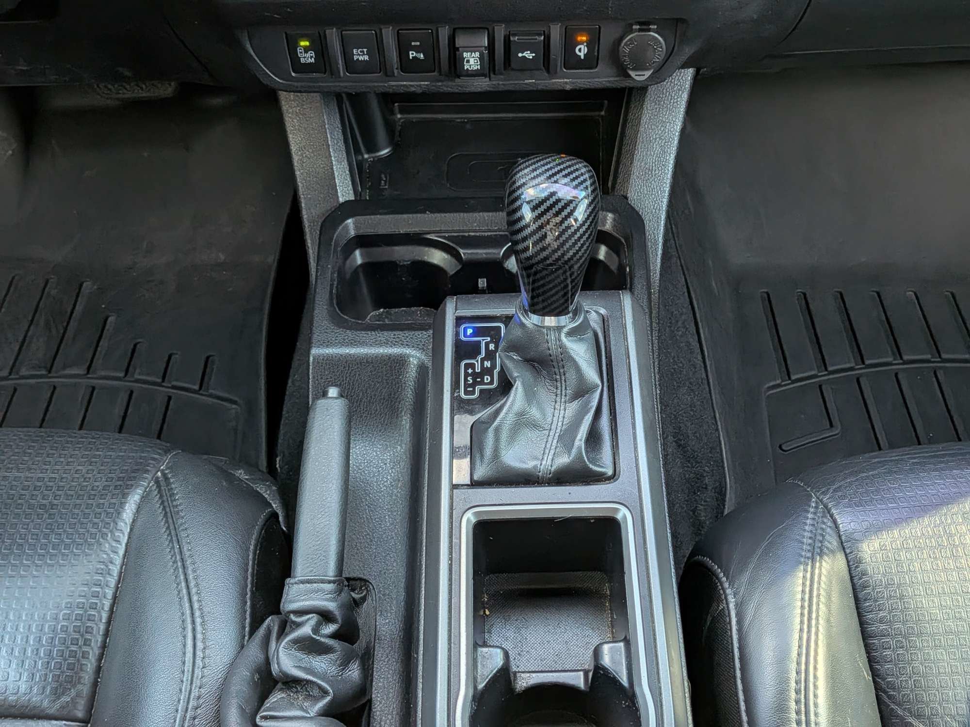 Used 2022  Toyota  image 19