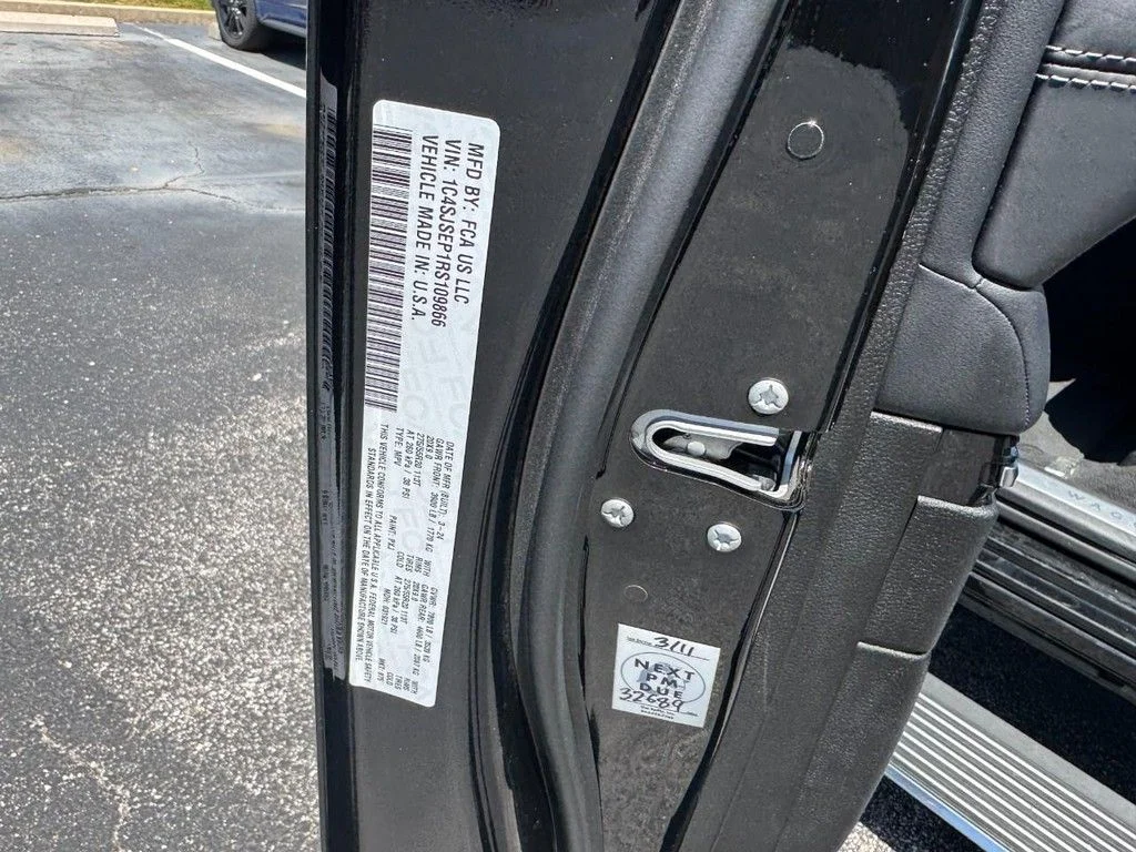 Used 2024 Black Jeep Base image 26
