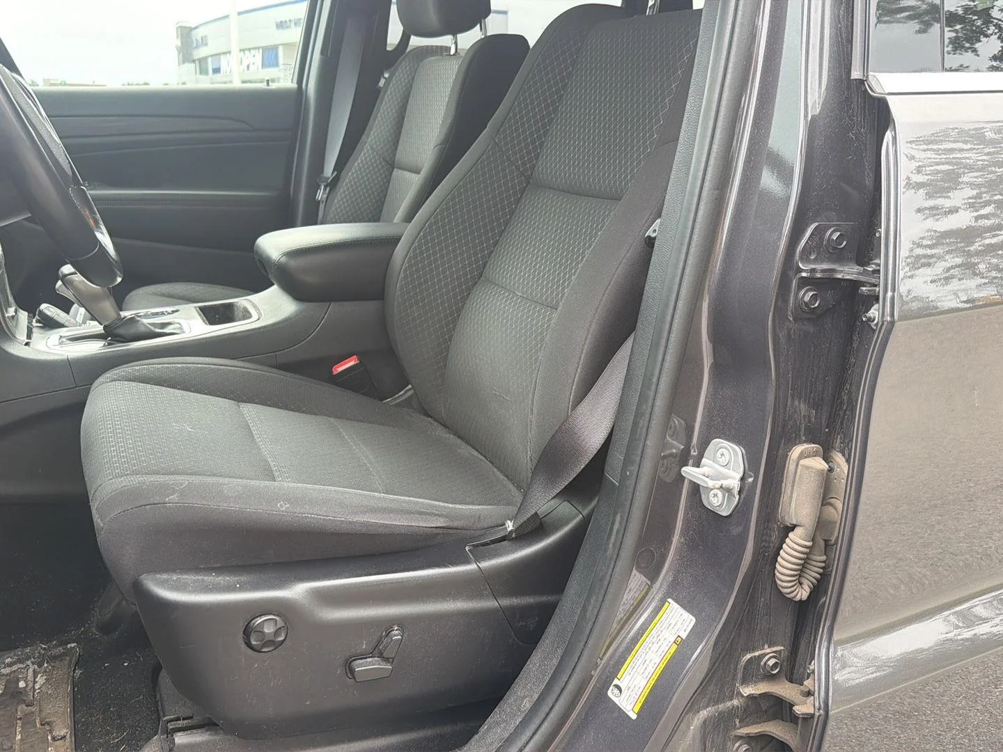 Used 2021 Granite Crystal Metallic Clearcoat Jeep Laredo E image 17