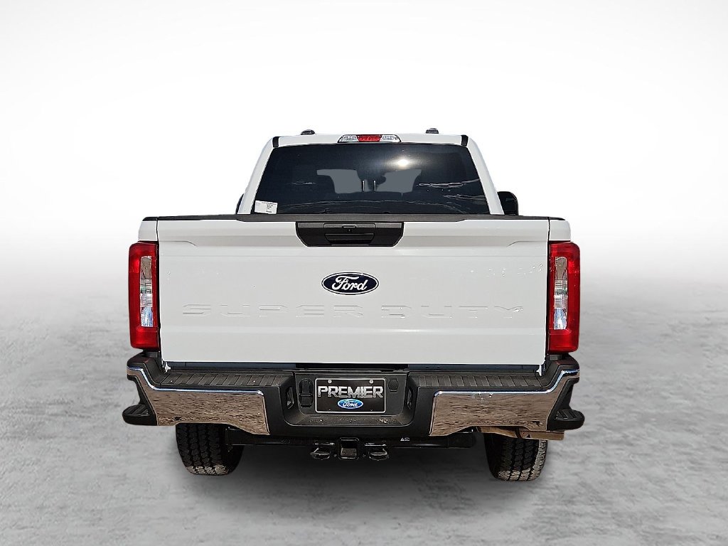 New 2027 Oxford White Ford F-250® XLT image 9