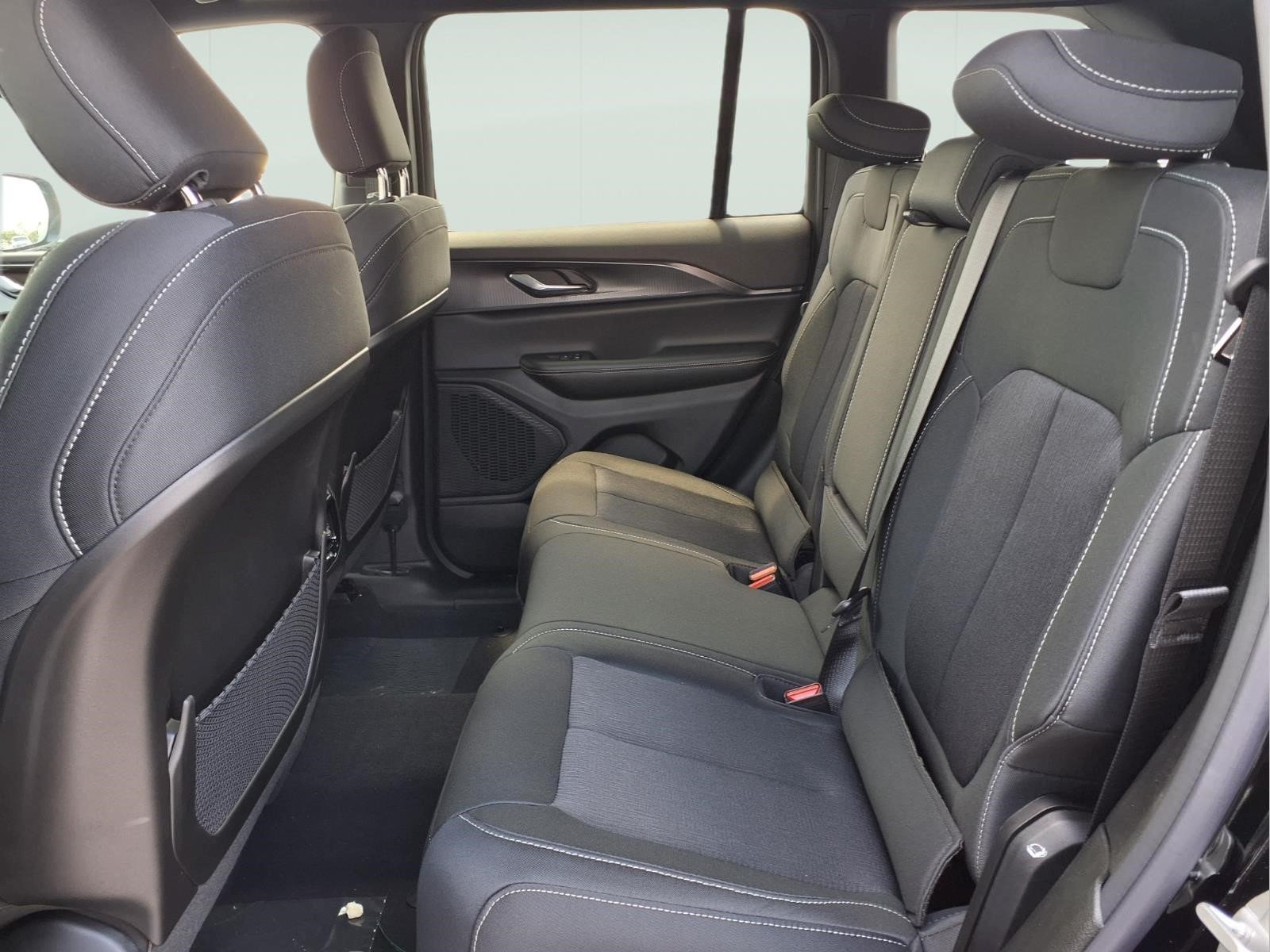 New 2026 Diamond Black Crystal Pearl-Coat Exterior Paint Jeep Laredo X image 9