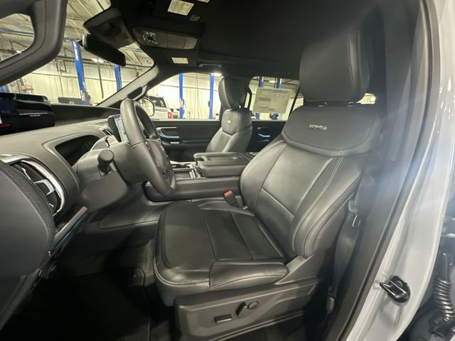 New 2027 Gray Ford Platinum image 17