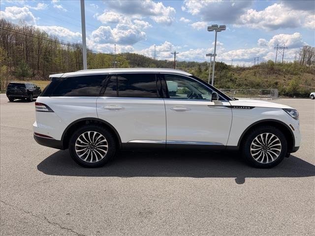 Used 2023 Pristine White Metallic Tri-Coat Lincoln Reserve image 6