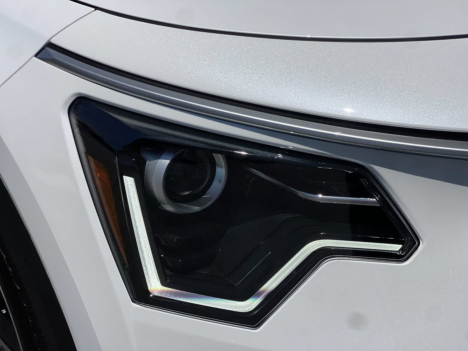 New 2026 Snow White Pearl Kia EX image 32