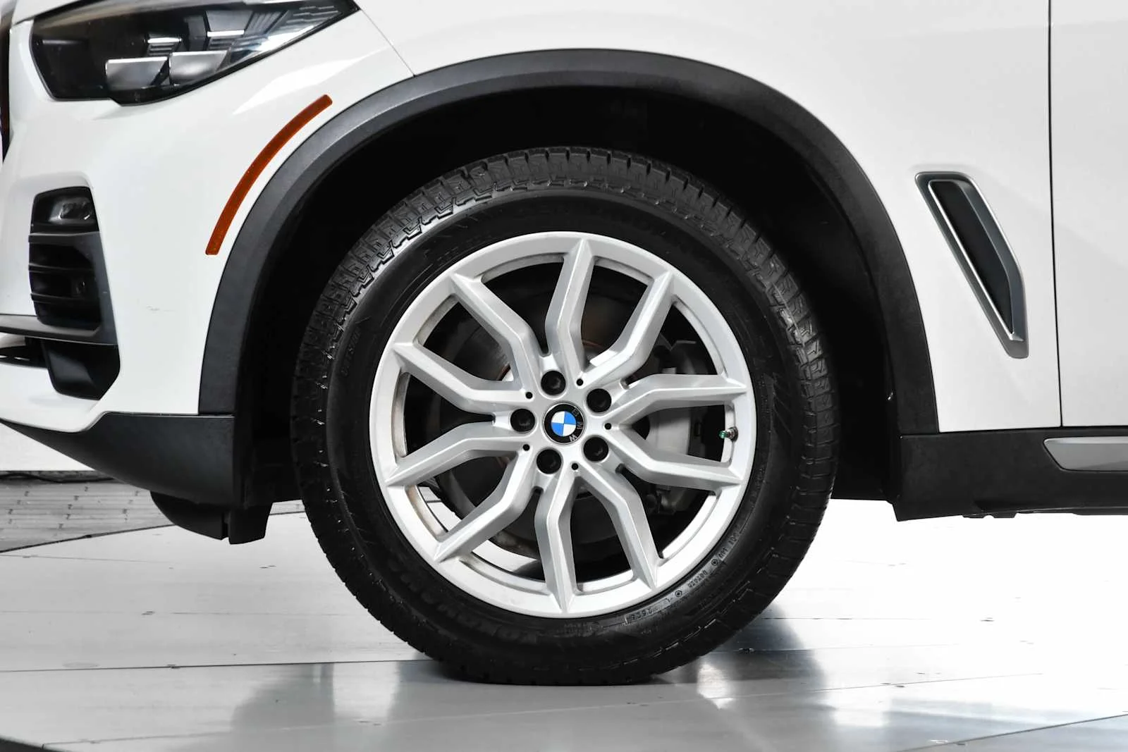 Used 2020 Alpine White BMW sDrive40i image 11