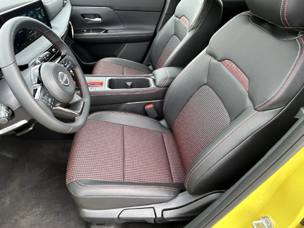 New 2026 Yuzu Yellow Metallic / Super Black Two-tone Nissan SR image 12