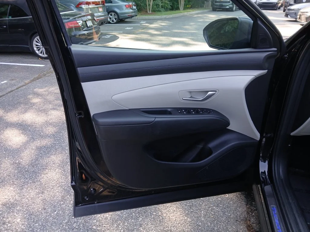 Used 2025 Black Hyundai SEL Convenience image 18