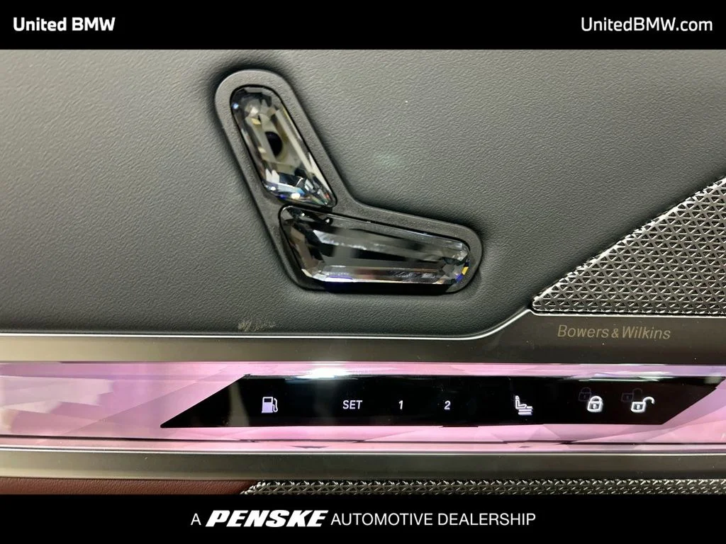 2025 BMW 7 Series 750e - Photo 12