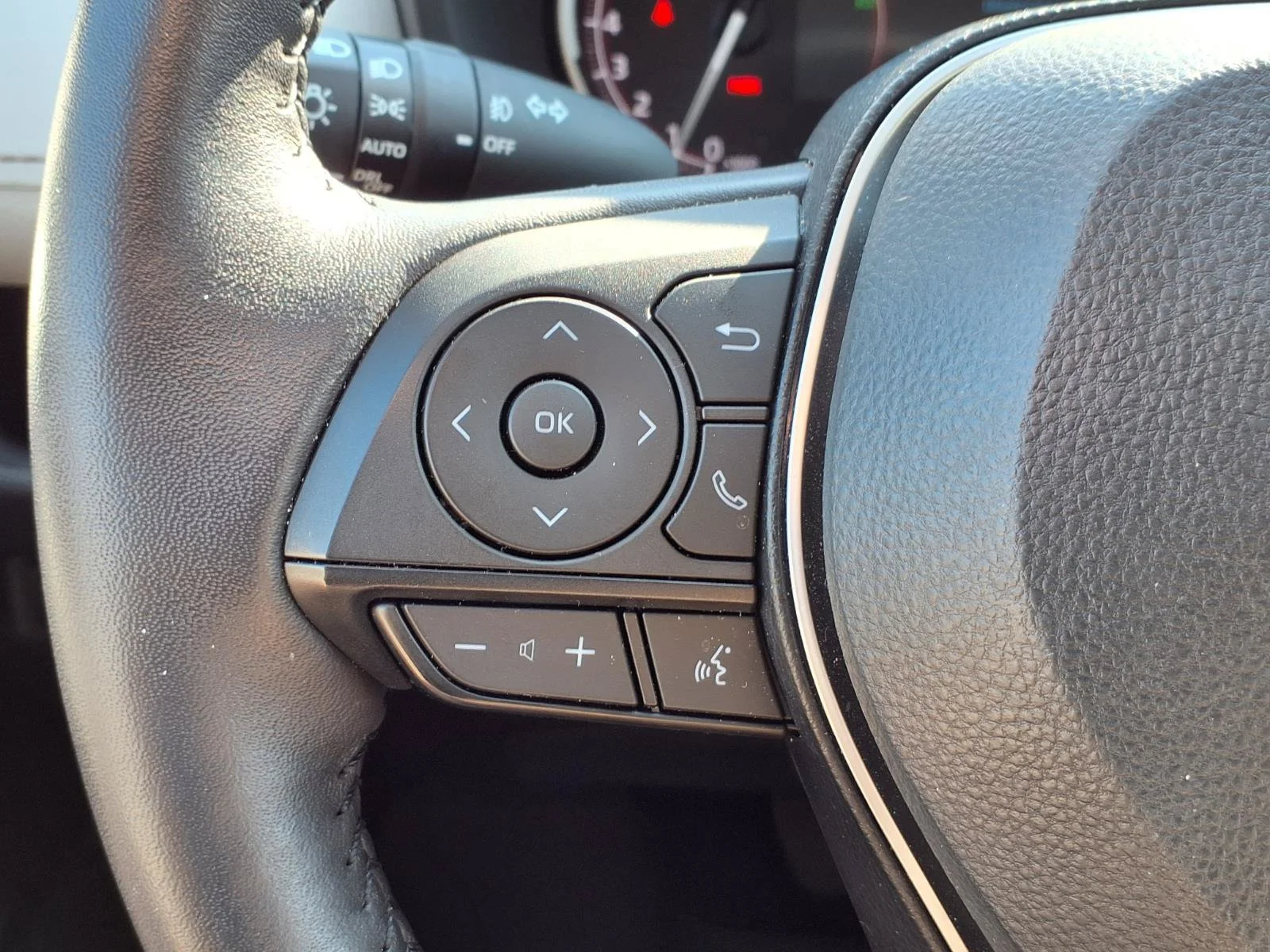 Certified Used 2025 Magnetic Gray Metallic Toyota XLE Premium image 15
